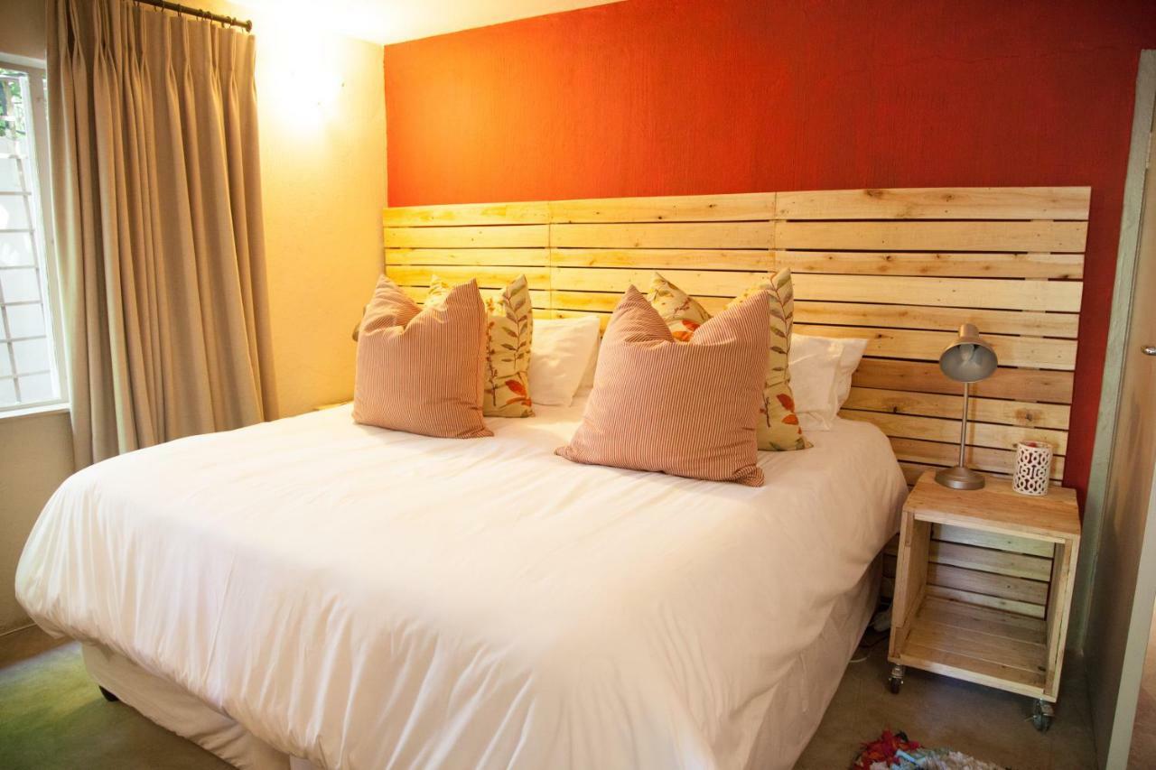 Little Forest Guest House Йоханесбург Екстериор снимка